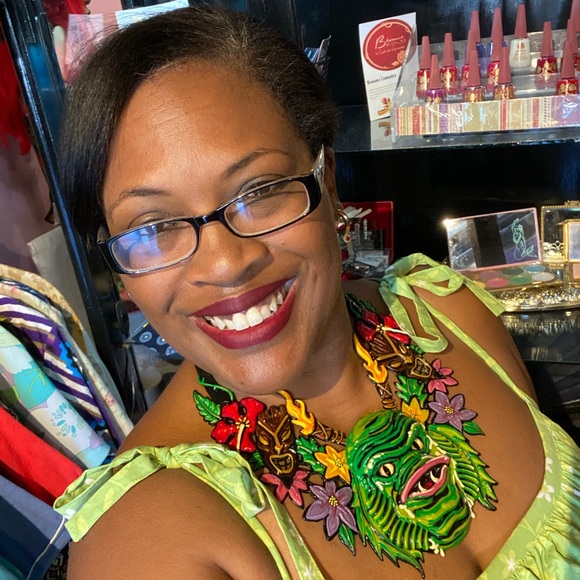 Meet your Posher, Kelli - Picture 2 of 2